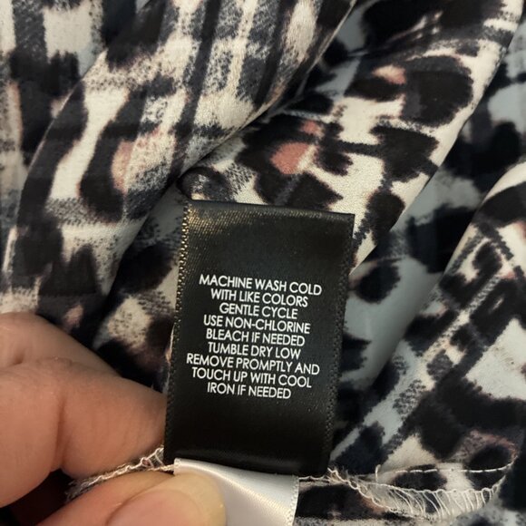 Torrid Womens Blouse Leopard Print Keyhole Short Sleeve Plus Size 4X - Picture 7 of 7